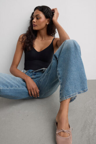 Eri-bodysuit mikrokuidusta