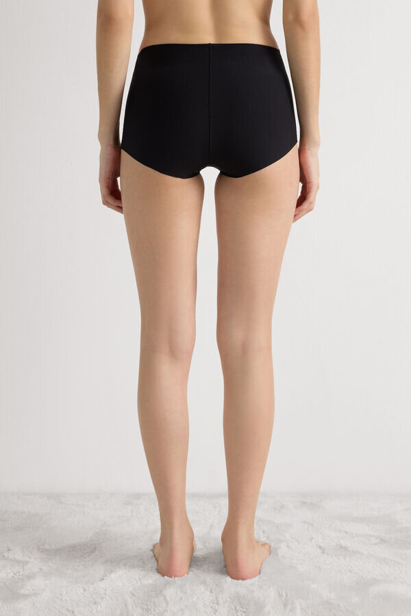 Erittäin mukavat korkeavyötäröiset hipsterit Erittäin mukavat korkeavyötäröiset hipsterit