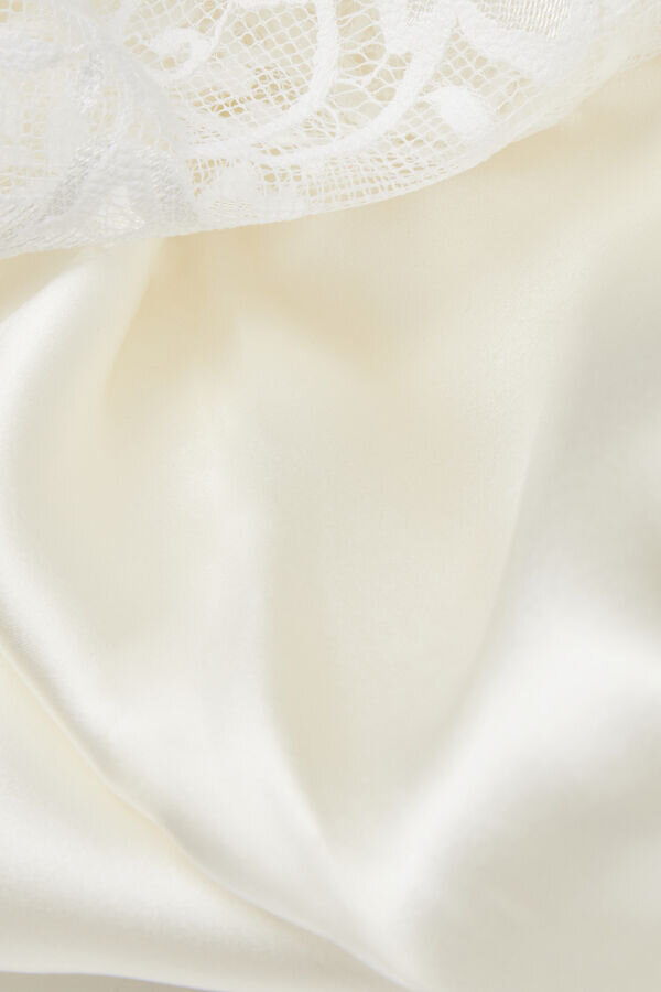 Ethereal Embrace pitkä silkkinen yöpaita Ethereal Embrace pitkä silkkinen yöpaita