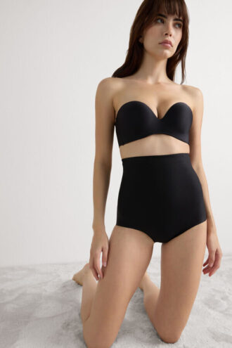 Korkea vyötäröinen muotoileva hipster-malli saumattomasta mikrokuidusta