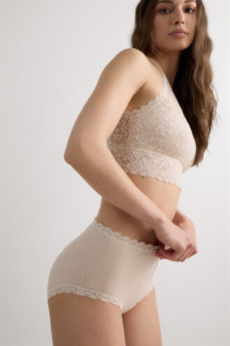 Korkeavyötäröiset puuvilla- ja pitsihipsterit