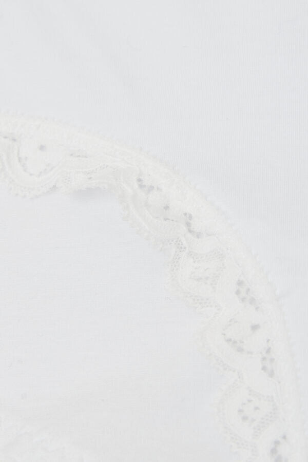 Korkeavyötäröiset puuvilla- ja pitsihipsterit Korkeavyötäröiset puuvilla- ja pitsihipsterit