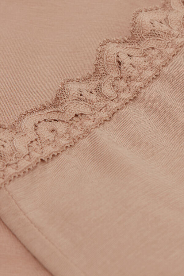 Korkeavyötäröiset puuvilla- ja pitsihipsterit Korkeavyötäröiset puuvilla- ja pitsihipsterit