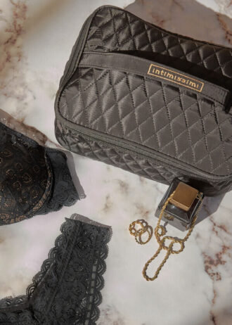 Matkailukosmetiikkalaukku