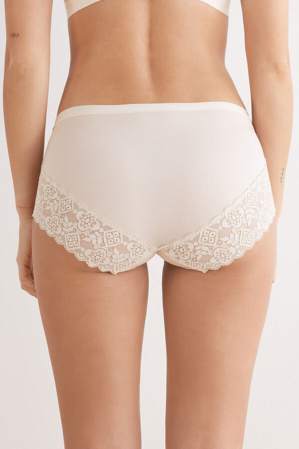 Mikrokuitu- ja pitsiset korkeavyötäröiset alushousut Mikrokuitu- ja pitsiset korkeavyötäröiset alushousut