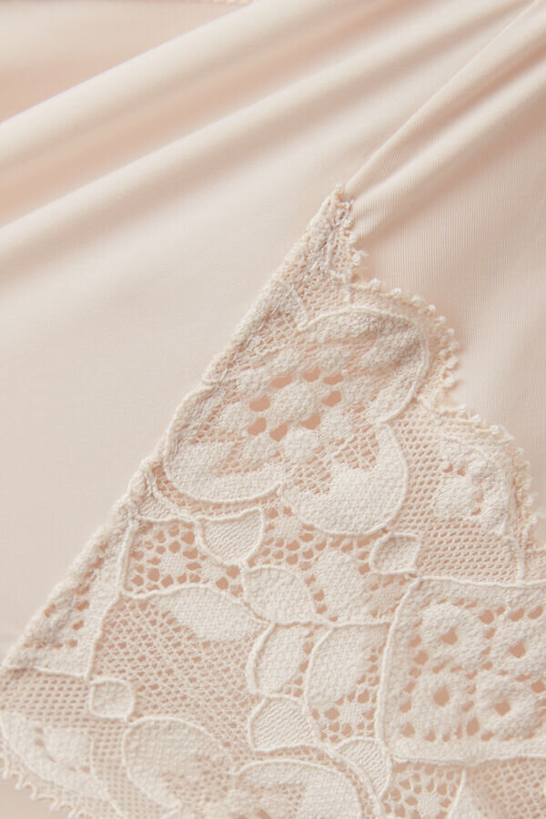 Mikrokuitu- ja pitsiset korkeavyötäröiset alushousut Mikrokuitu- ja pitsiset korkeavyötäröiset alushousut