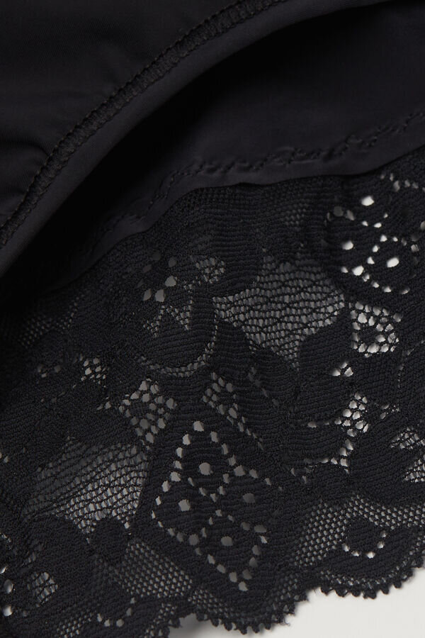 Mikrokuitu- ja pitsiset korkeavyötäröiset alushousut Mikrokuitu- ja pitsiset korkeavyötäröiset alushousut