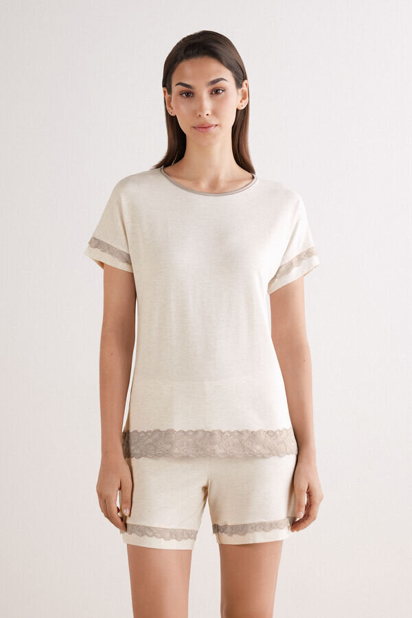 Modaalista valmistetut lyhyet pitsikoristeiset pyjamat Modaalista valmistetut lyhyet pitsikoristeiset pyjamat