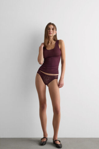 Modal-kashmirista valmistettu ultrakevyt leveähihainen toppi