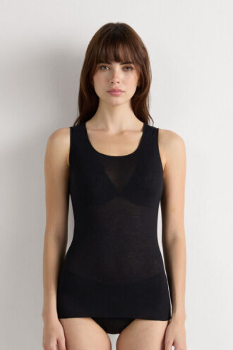 Modal-kashmirista valmistettu ultrakevyt leveähihainen toppi