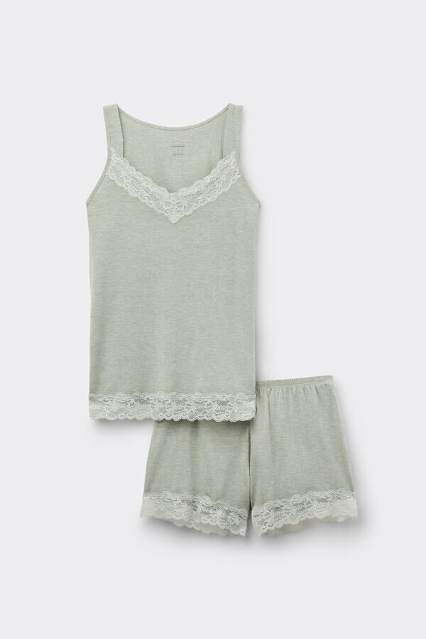 Modalista valmistettu pitsikoristeinen tankkitoppi ja lyhyet pyjamat Modalista valmistettu pitsikoristeinen tankkitoppi ja lyhyet pyjamat