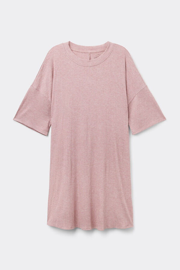 Mukava ja tyylikäs modaalinen yöpaita Mukava ja tyylikäs modaalinen yöpaita