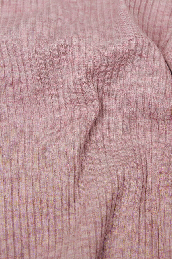 Mukava ja tyylikäs modaalinen yöpaita Mukava ja tyylikäs modaalinen yöpaita