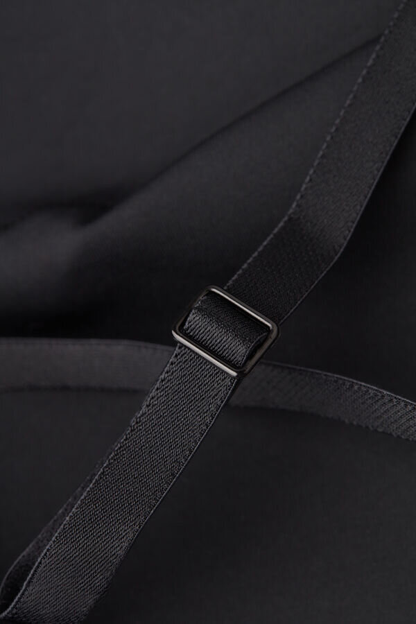 Muotoileva alusmekko saumattomasta mikrokuidusta Muotoileva alusmekko saumattomasta mikrokuidusta