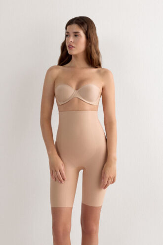 Muotoilevat shortsit saumattomasta mikrokuidusta