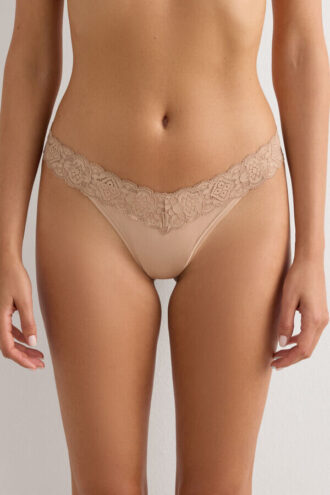 Pitsi ja mikrokuitu 80-luvun tyyliset Brazilian