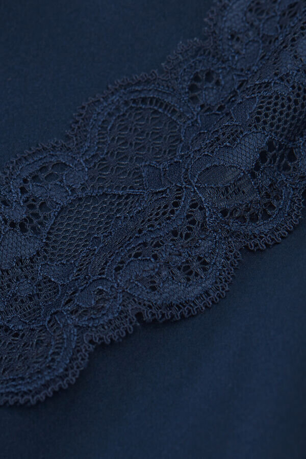 Pitsi- ja silkkitoppi Pitsi- ja silkkitoppi