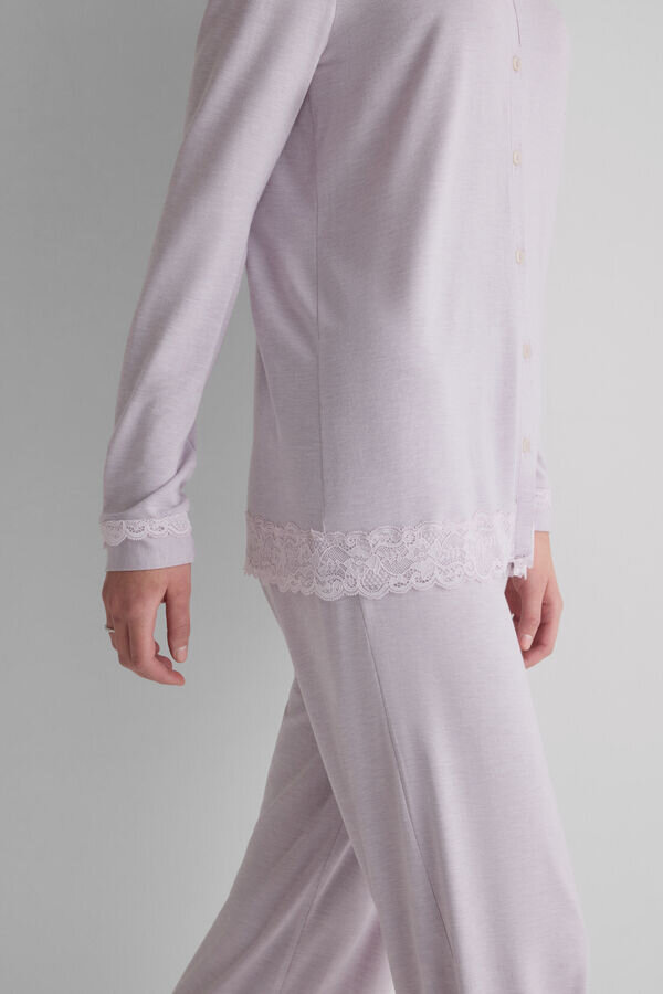 Pitsiä koristeltu, napittainen, täyspitkä modal-pyjama Pitsiä koristeltu, napittainen, täyspitkä modal-pyjama