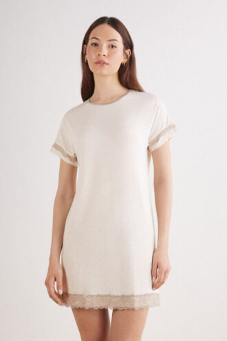 Pitsireunainen lyhythihainen yöpaita