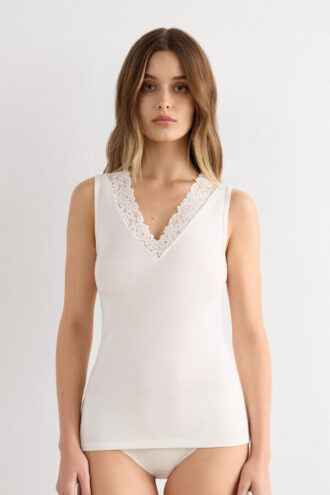 Pretty Flowers-mallisesta modaalista ja pitsiä valmistettu tankkitoppi