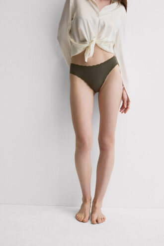 Puuvilla- ja pitsialushousut