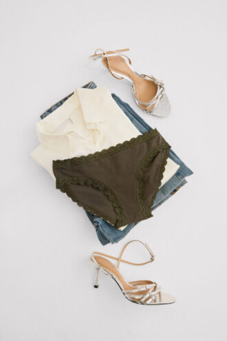 Puuvilla- ja pitsialushousut