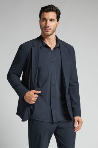 Silitystä vaativa paita