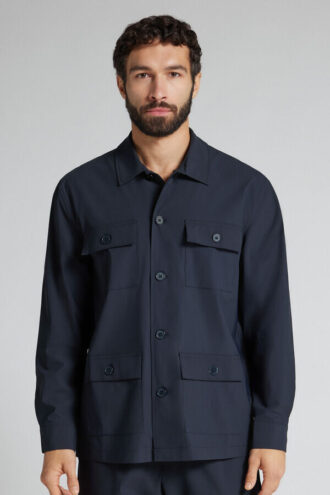 Silitystä vaativa safaritakki