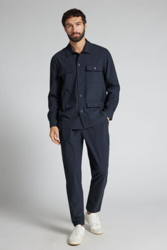 Silitystä vaativa safaritakki