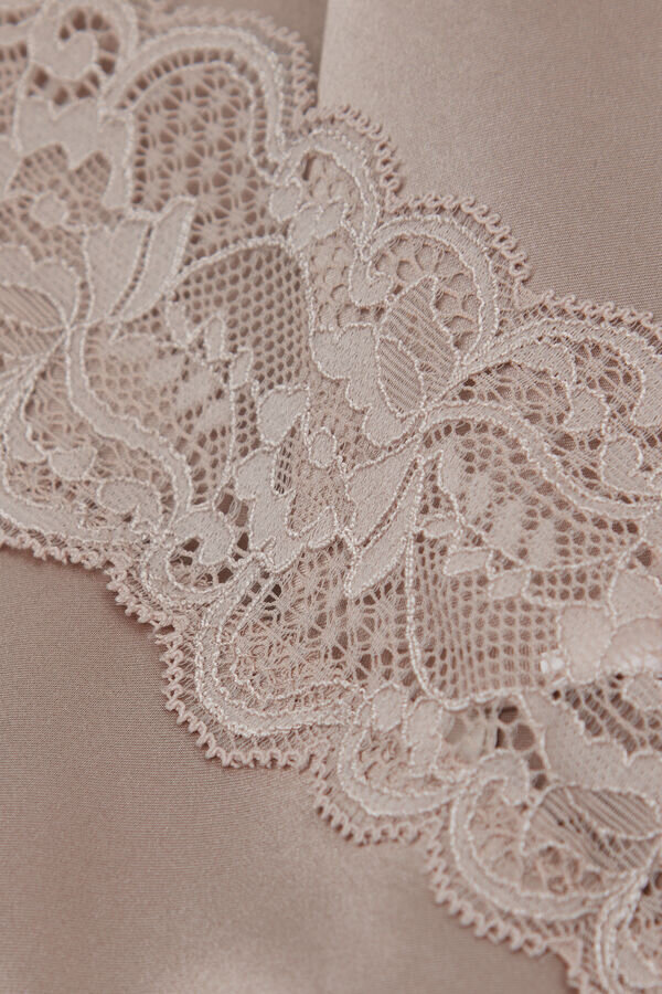 Silkkinen alusmekko pitsi-insertillä Silkkinen alusmekko pitsi-insertillä