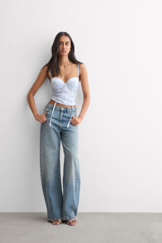 Silkkiset kukat Anna Merrywidow