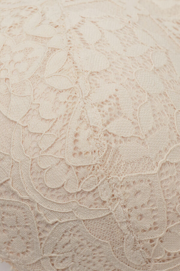 Tiziana-pitsinen kolmiorintaliivi Tiziana-pitsinen kolmiorintaliivi