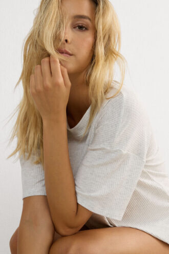 Tyylikäs ja mukava lyhythihainen modaalipaita