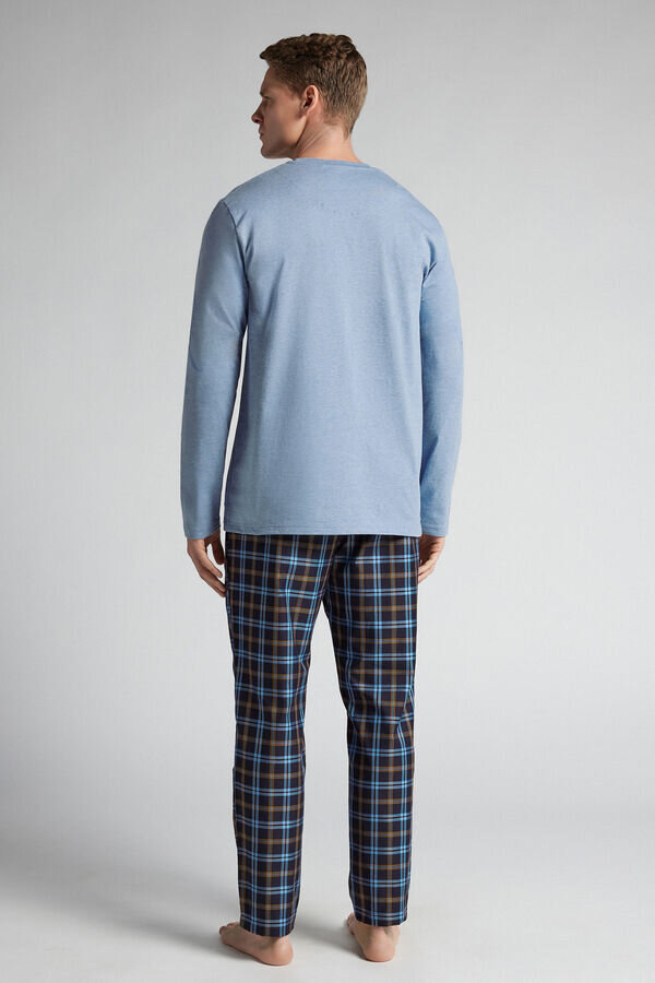 Vaaleansininen puuvilla- ja ruudullinen kangas, täyspitkä pyjama Vaaleansininen puuvilla- ja ruudullinen kangas, täyspitkä pyjama