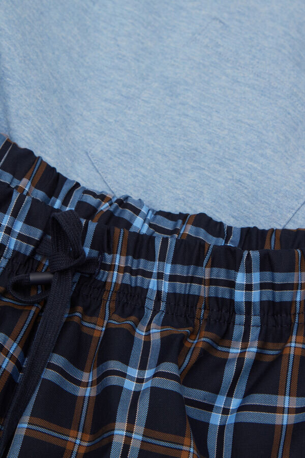 Vaaleansininen puuvilla- ja ruudullinen kangas, täyspitkä pyjama Vaaleansininen puuvilla- ja ruudullinen kangas, täyspitkä pyjama