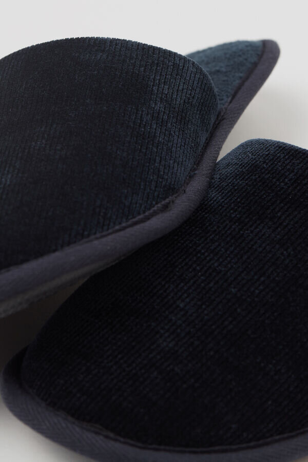 Yksiväriset tossut Yksiväriset tossut